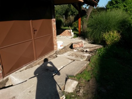 Búracie práce starých chodníkov